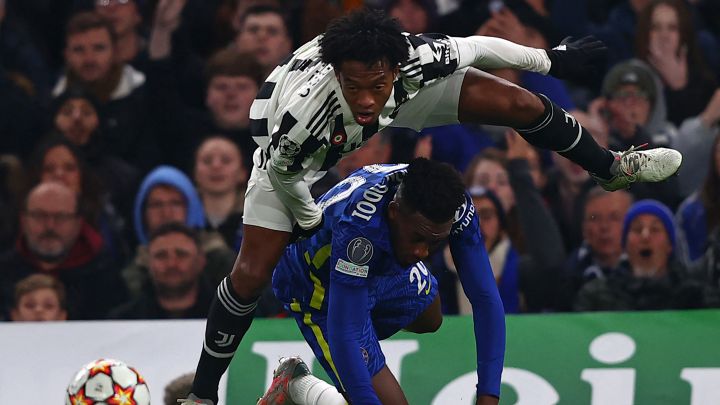 Cuadrado sufre en goleada del Chelsea a Juventus en Champions