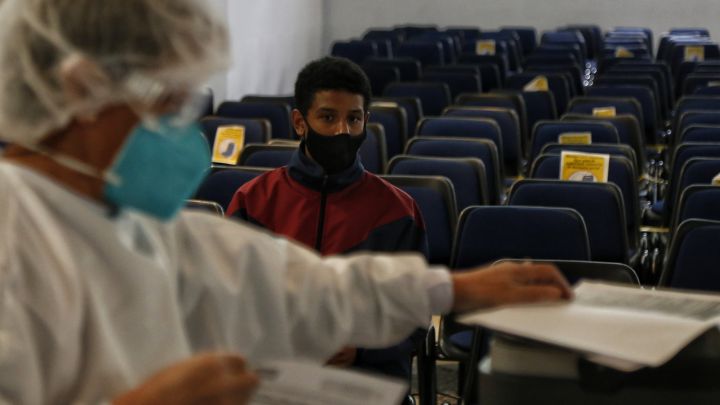Coronavirus en Colombia en vivo hoy: restricciones, nuevas medidas y vacunación