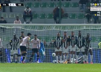 Tiro libre de Luis Díaz termina en autogol de Portimonense