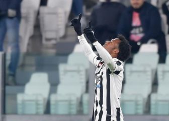 Cuadrado anota gol olímpico en victoria de la Juve ante Genoa