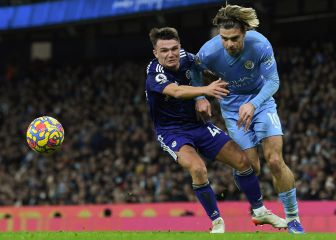 Manchester City golea y sigue líder de la Premier League