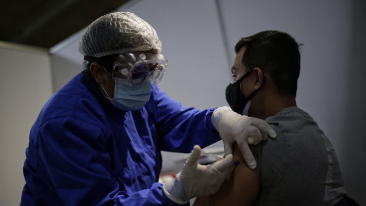 Vacunación Colombia: nuevo grupo recibirá la tercera dosis