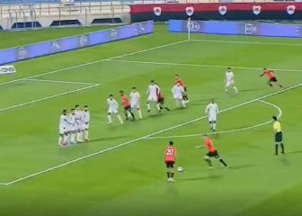 Con la derecha y golazo de tiro libre: doblete de James en Qatar