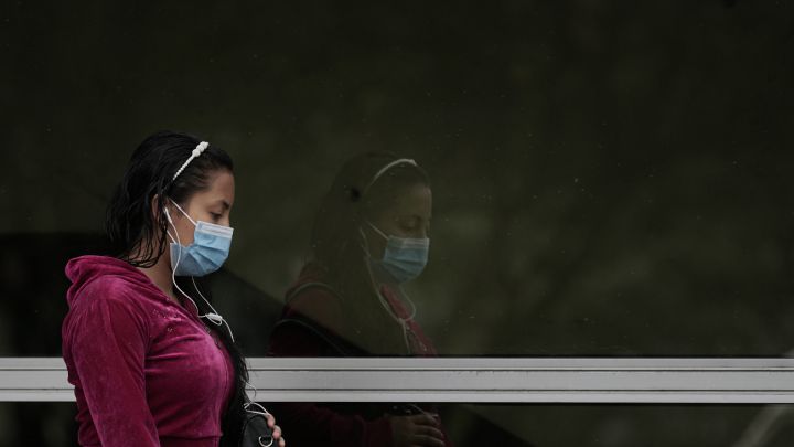 ¿Cuántos días hay de aislamiento por ómicron en Colombia y cuánto duran los síntomas?