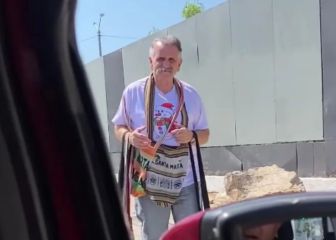 Álvaro Lemmon, 'El Hombre Caimán', vende mochilas