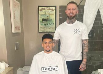 Luis Díaz visita una barbería recomendada por Firmino
