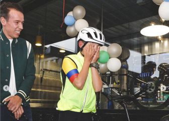 Rigo y sus regalazos al niño que entrenó con el Jumbo-Visma