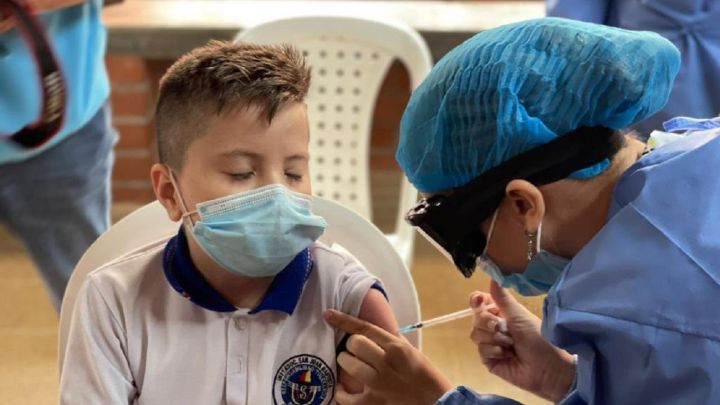 Plan de vacunación para niños en colegios de Medellín: cuándo inició y qué consiste