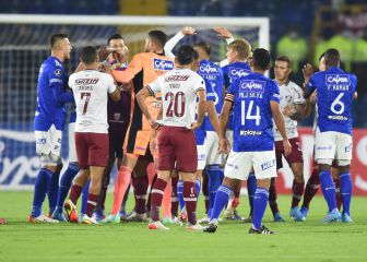 Millonarios pierde en casa con 10 hombres ante Fluminense