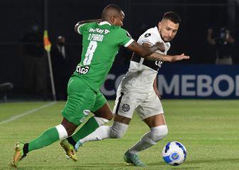 Olimpia derrota a Nacional con doblete de Víctor Cardozo