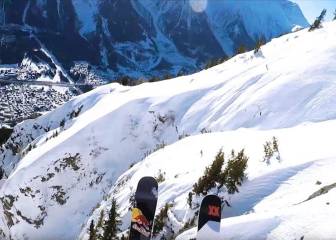 Vuela sobre los Alpes a través de la vista de un speedrider