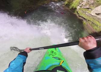 El salto del año en kayak