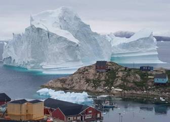 Increíble: el viento salva a un pueblo de un iceberg gigante
