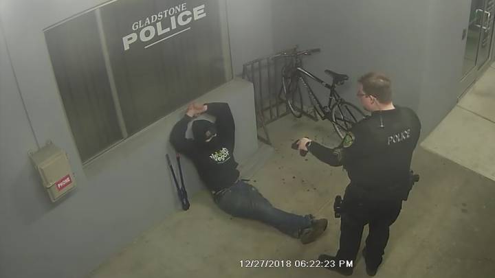 Ladrón de bicis en comisaría policia