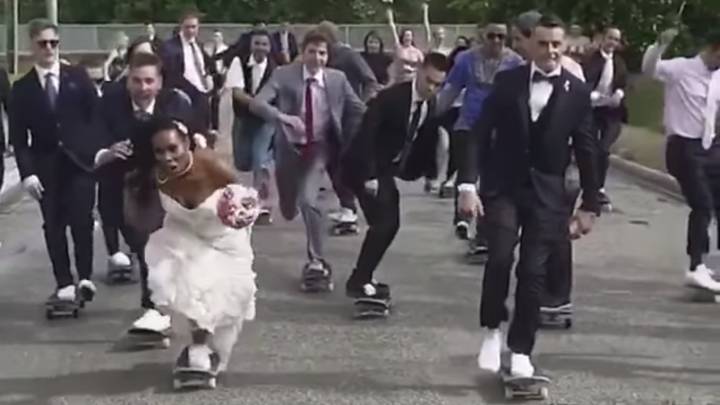 novio novia amigos patinan foto epica skate boda caida video viral facebook