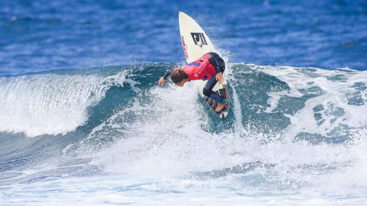 Lucía Machado gana en Azores y acaba subcampeona de Europa Junior de surf