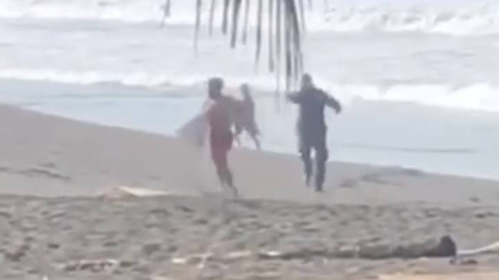 Un policía dispara a surfistas que se saltaron la prohibición de surfear