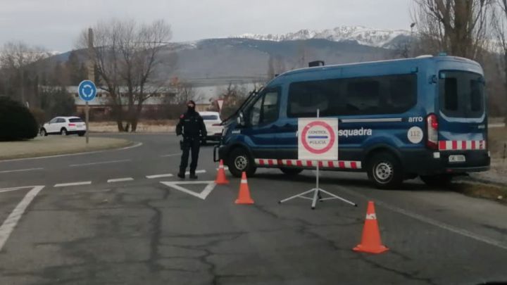 Interceptan un autocar con 59 personas que iban a esquiar al Pirineo
