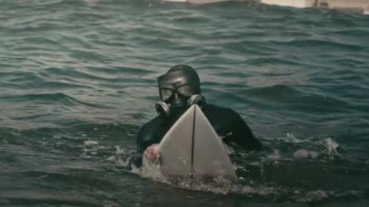 Organizan un campeonato de surf en una ola contaminada
