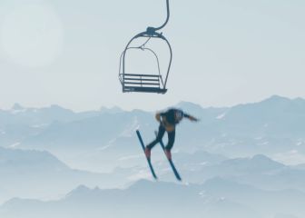 Salta desde un telesilla a 4.000 metros sobre las pistas de esquí