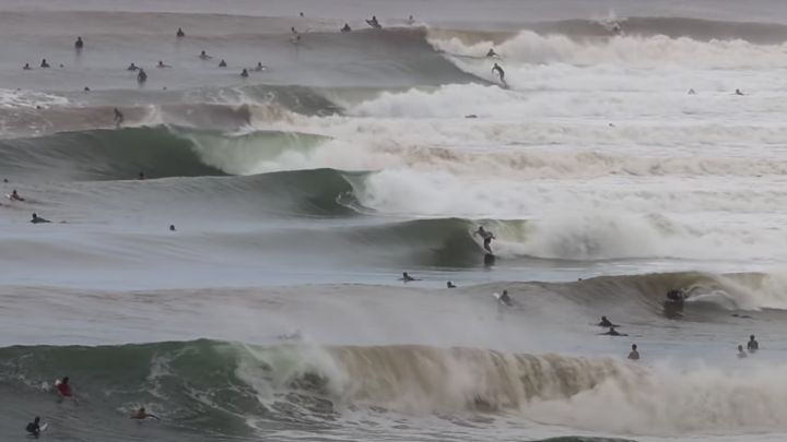 Sesiones de surf y olas gigantes que se dan una vez en la vida