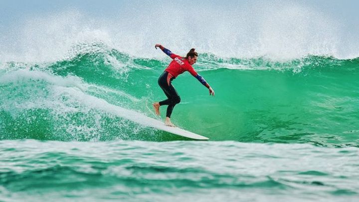 Una mujer trans gana por primera vez una competición de surf