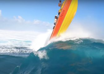 Una ola gigante se come un barco con varios vascos a bordo