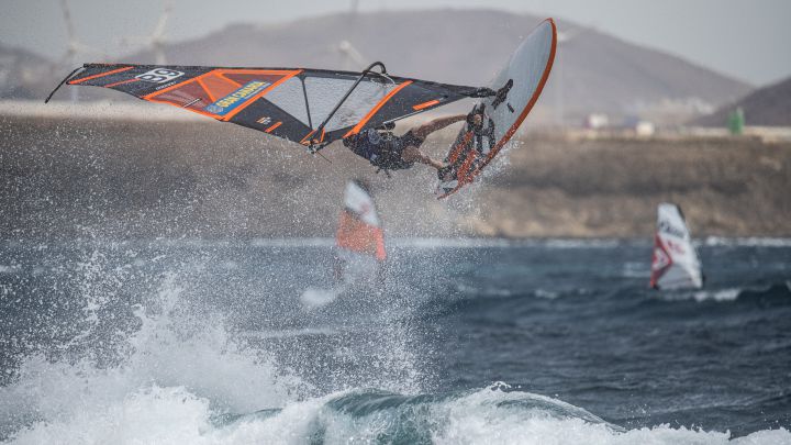 El Mundial de Windsurf en Pozo Izquierdo arranca con los Junior