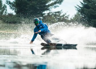 Esquí sobre un lago de la mano de Aymar Navarro