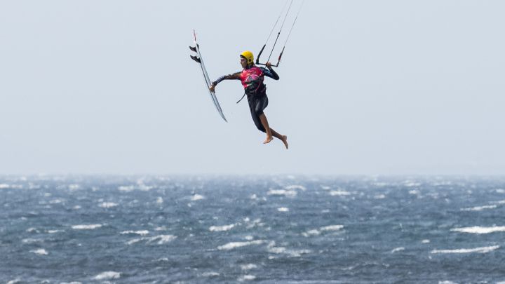 Tarifa corona una vez más a los mejores kitesurfistas nacionales