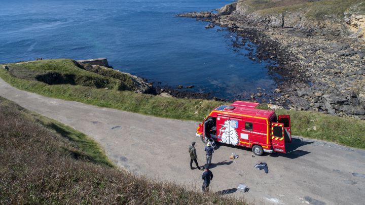 Buscan olas por Europa con un camión de bomberos que funciona con aceite de freir