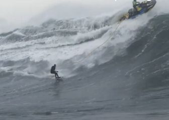 Surf en las olas gigantes de la borrasca Denise