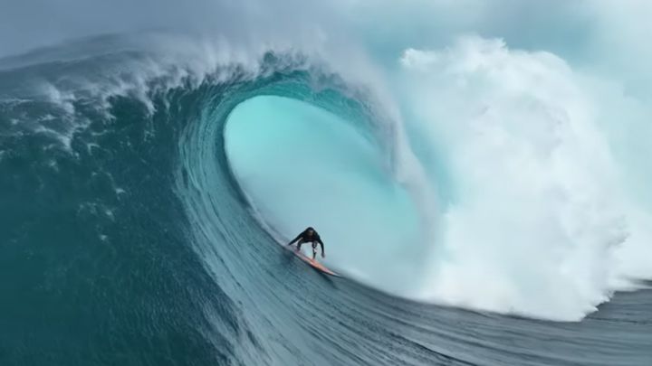 Así rompen a lo grande las tres olas más famosas de Hawái