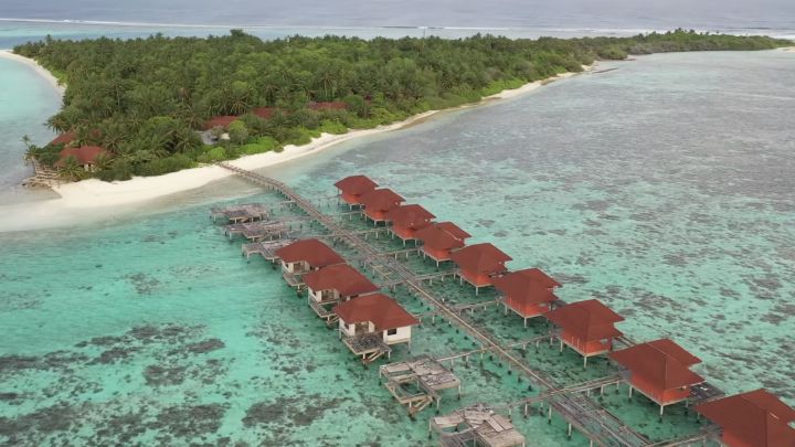 Un youtuber visita un resort de surf abandonado en Maldivas