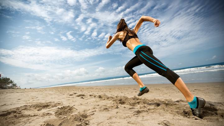 Los 5 beneficios de correr por la playa