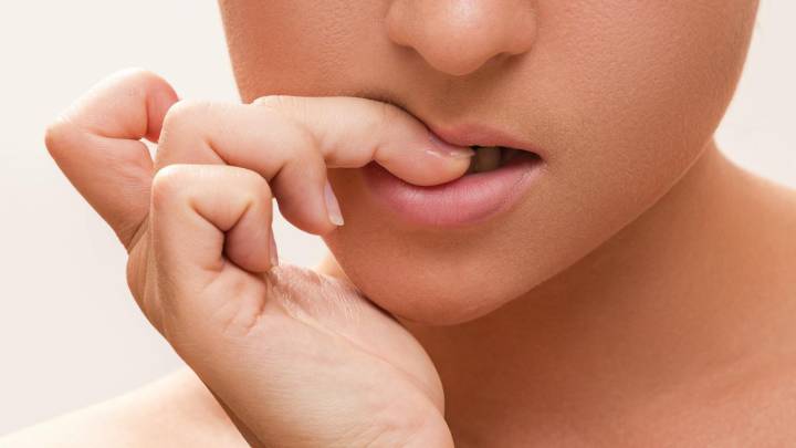 Morderse las uñas: qué hay detrás de este frecuente hábito
