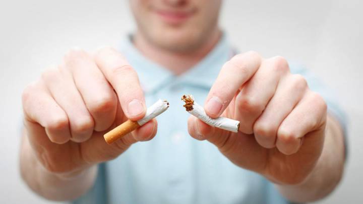 El médico de empresa te puede ayudar a dejar de fumar