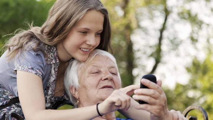 Cómo afrontar los retos del envejecimiento a través de la tecnología