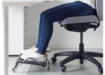 Te contamos la verdad sobre los reposa pies bajo la mesa