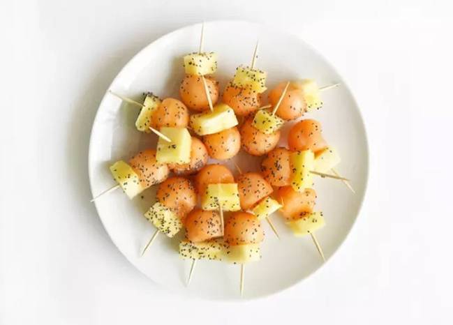brochetas de fruta