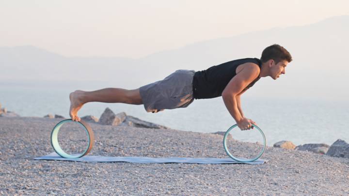 La rueda de yoga: el accesorio definitivo para potenciar tu cuerpo