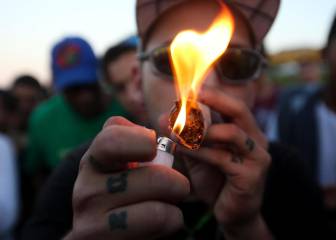 ¿Qué es peor para nuestro cerebro, un porro o una copa?