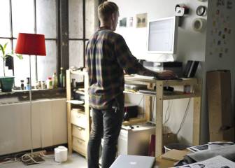 Trabajar de pie te ayudaría a perder 10 kg al año