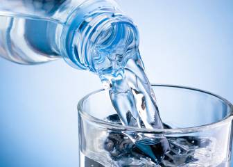 Beber mucha agua puede causar dolor de cabeza (y ser peligroso)