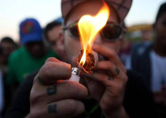 ¿Qué es peor para nuestro cerebro, un porro o una copa?