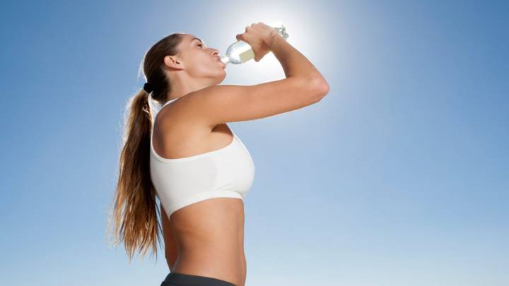 Cómo hidratarte antes, durante y después del ejercicio en verano