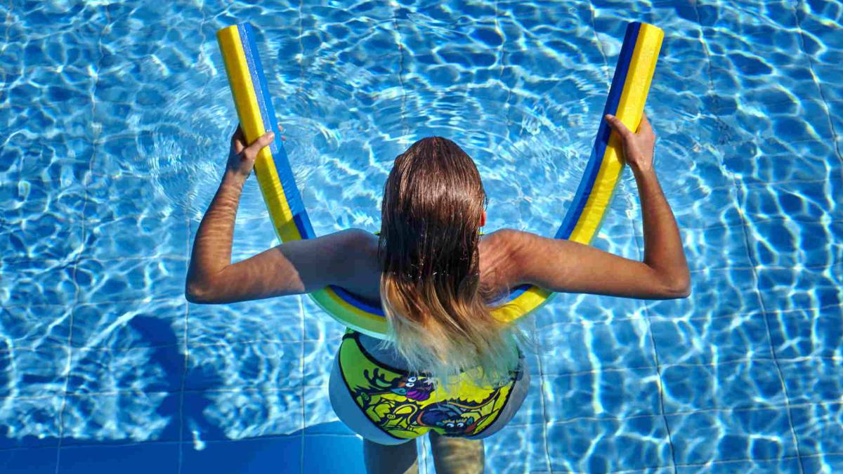 7 ejercicios de natación con churro 