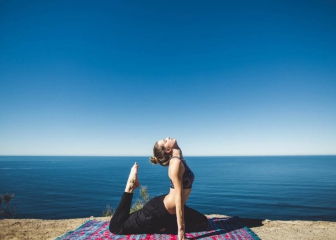 Accesorios de yoga y pilates para entrenar cuerpo y mente en casa