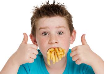 El almuerzo escolar debería prohibir los zumos y las patatas fritas