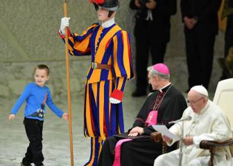 La insólita y conmovedora irrupción de un niño autista ante el Papa